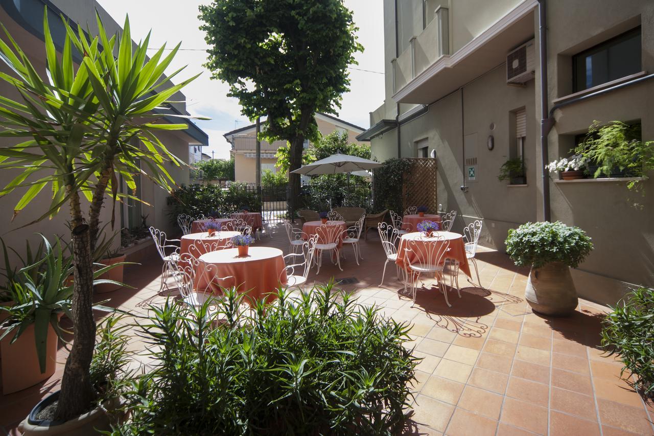 Residence Il Capodoglio Rimini Luaran gambar